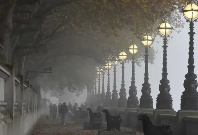 Fog along the Thames