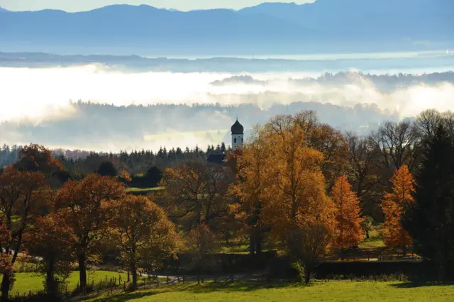 Stamberg Lake and surroundings