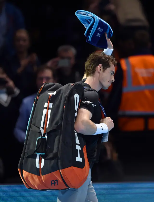 Andy Murray waves to fans