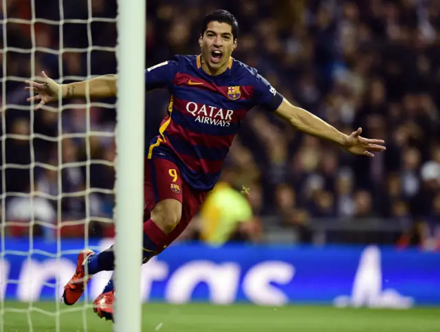 Luis Suarez scores for Barcelona