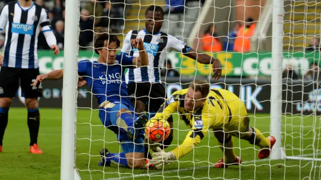 Leicester's Shinji Okazaki scores