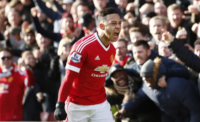 Memphis Depay celebrates