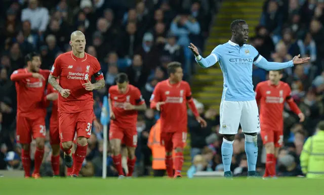 Bacary Sagna gestures to his team mates as Man City go a goal down