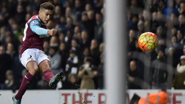 Manuel Lanzini scores against Tottenham