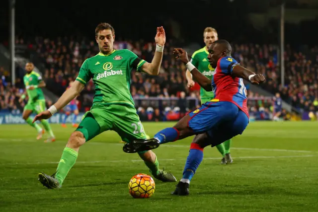 Yannick Bolasie struggles to deliver a ball into the box