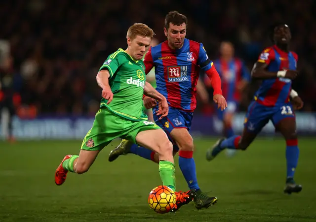 Duncan Watmore with the ball for Sunderland