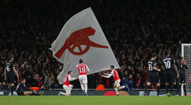 Alexis Sanchez celebrates