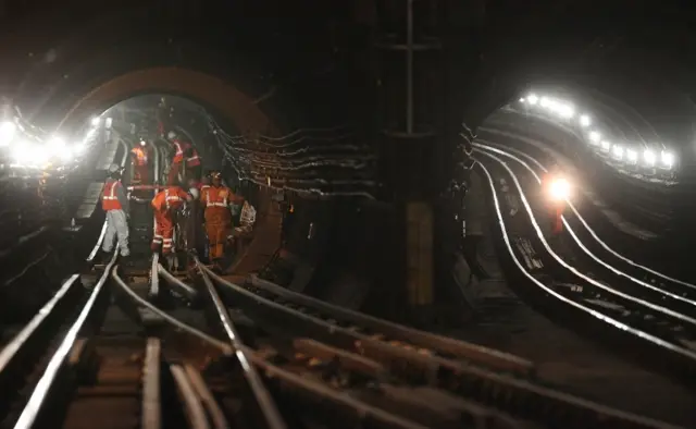 Tube track maintenance