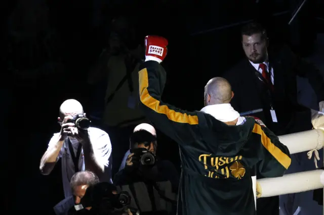 Tyson Fury wave