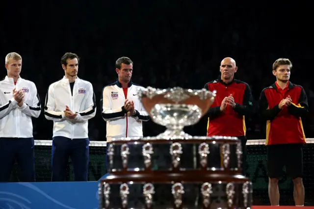 The two teams applaud before the trophy presentation