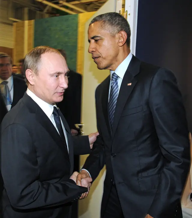 Putin shakes hands with Obama