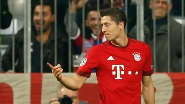 Robert Lewandowski celebrates