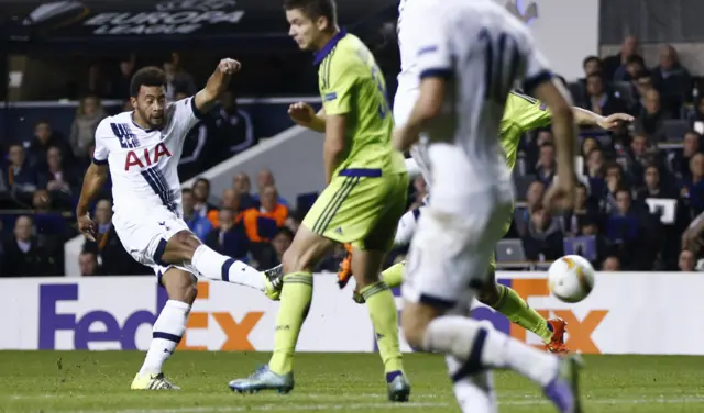 Mousa Dembele scores