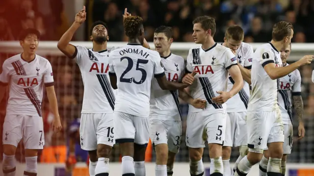 Mousa Dembele celebrates