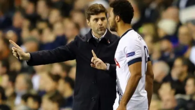 Mousa Dembele gives instructions