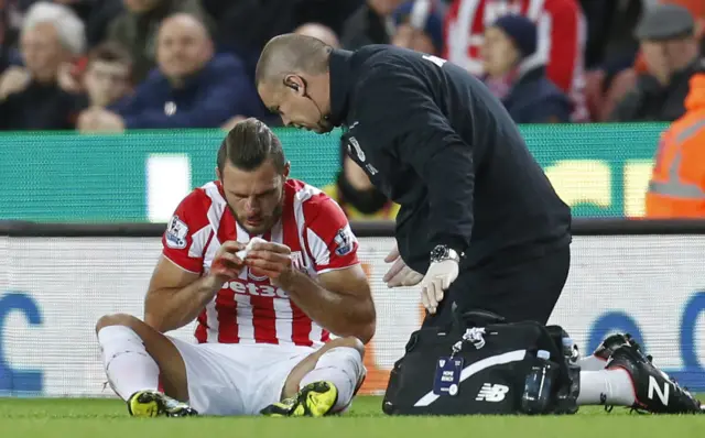 Erik Pieters with an injury