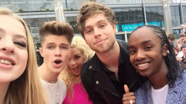 Downloaders with 5SOS