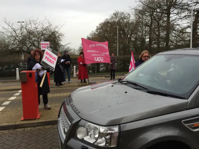 Protesters at picket line in MK