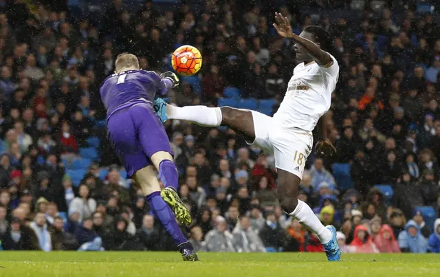 Gomis challenges Hart
