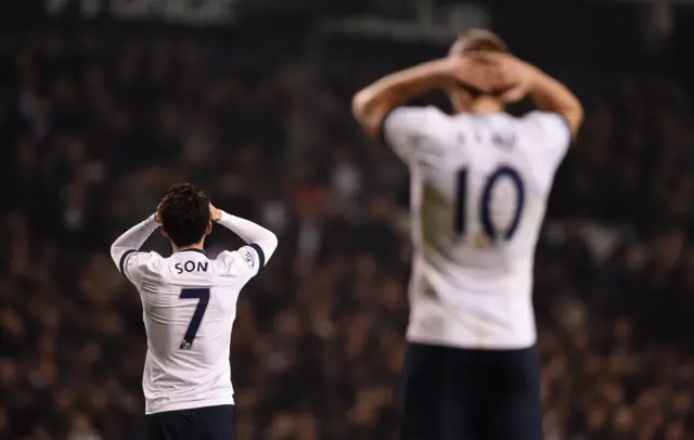 Harry Kane and Son react to conceding late in the game