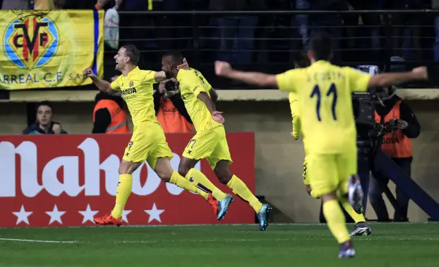 Roberto Soldado celebrates