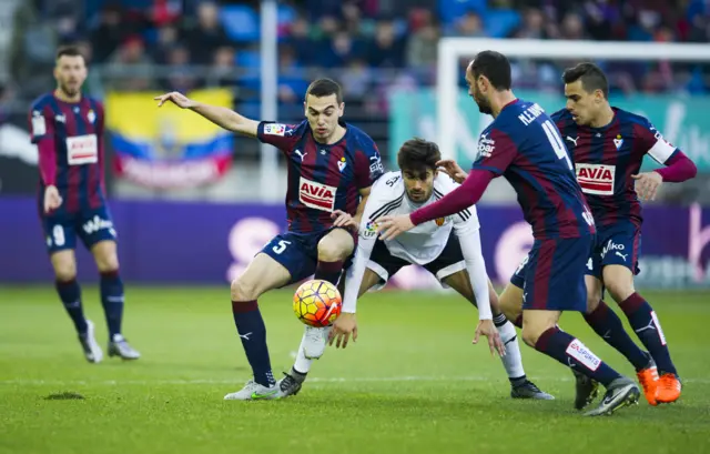 Andre Gomes battles for the ball for Valencia