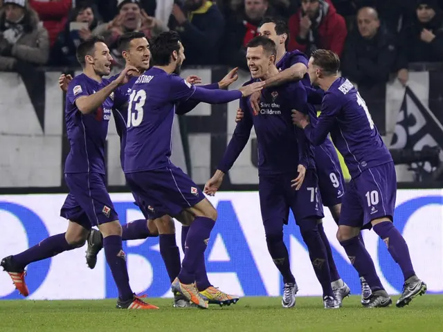 Fiorentina celebrate scoring their goal