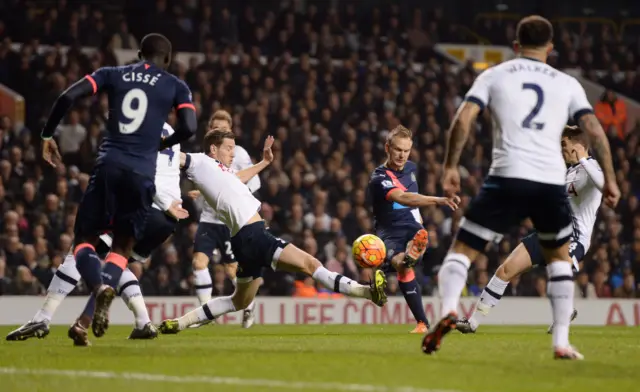 Siem De Jong shoots for Newcastle