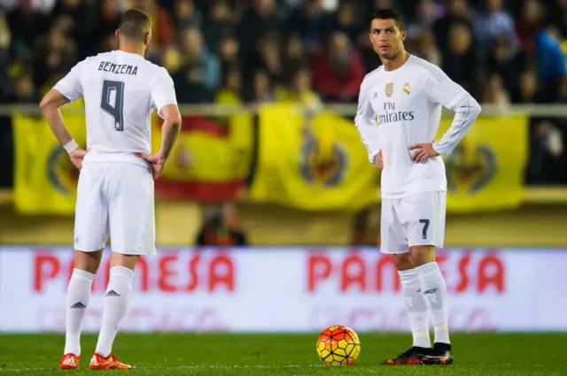 Ronaldo and Benzema from the kick-off