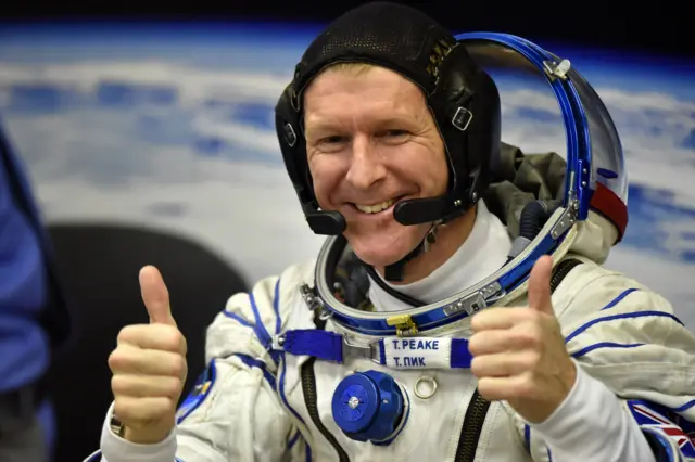 Tim Peake giving thumbs-up