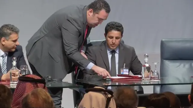 Delegates signing deal