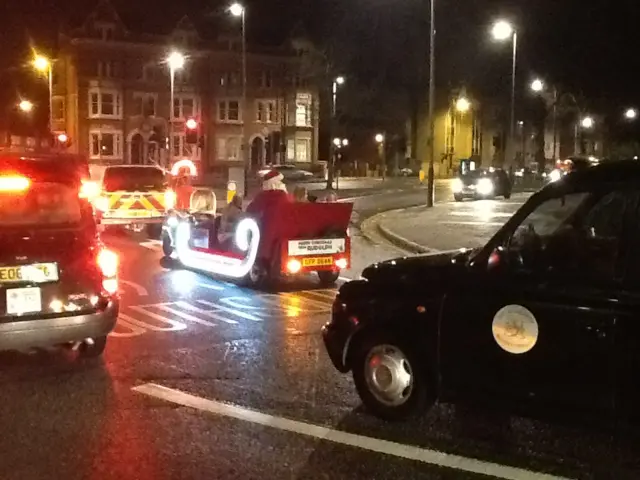 Santa stuck in traffic in Leicester