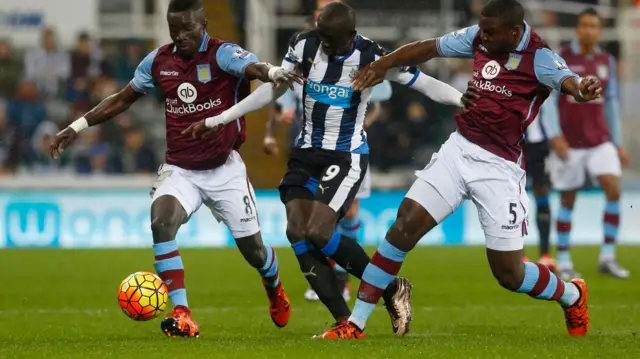 Papiss Cisse runs with possession