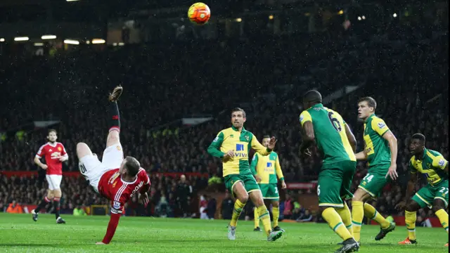 Wayne Rooney tries an overhead kick