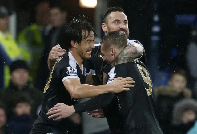 Shinki Okazaki celebrates Leicester's third goal