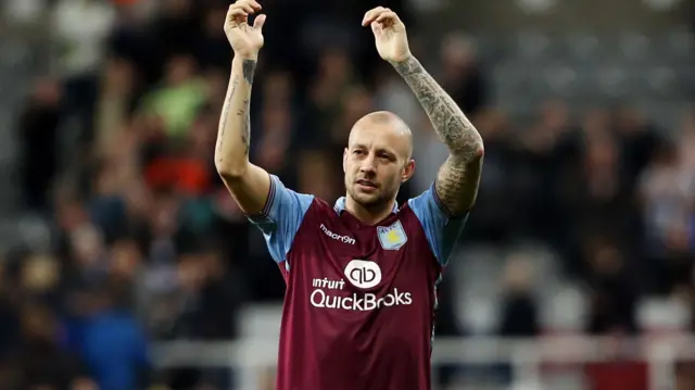 Alan Hutton applauds