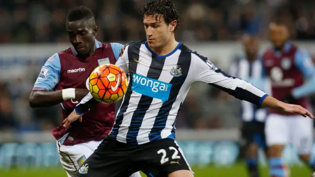 Daryl Janmaat shields the ball