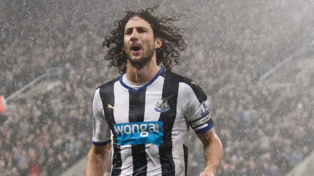 Fabricio Coloccini celebrates