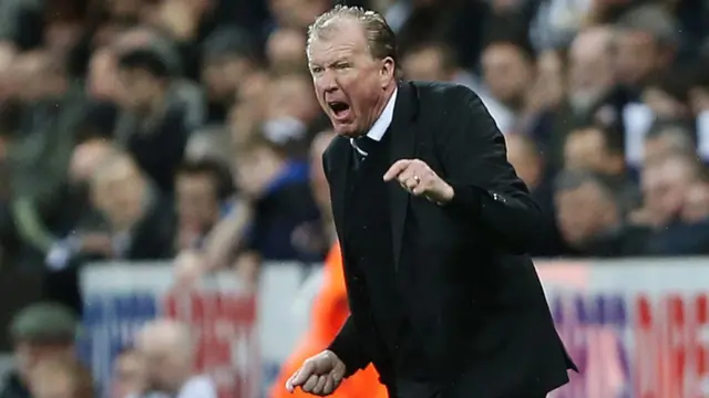 Steve McClaren instructs