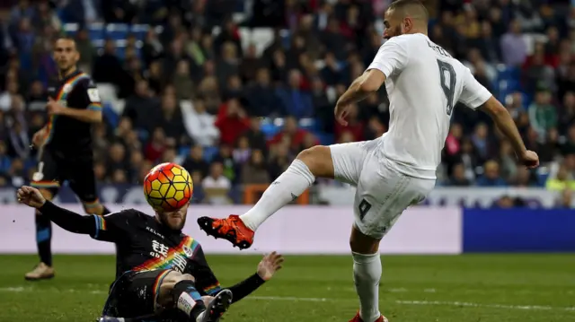 Karim Benzema scores