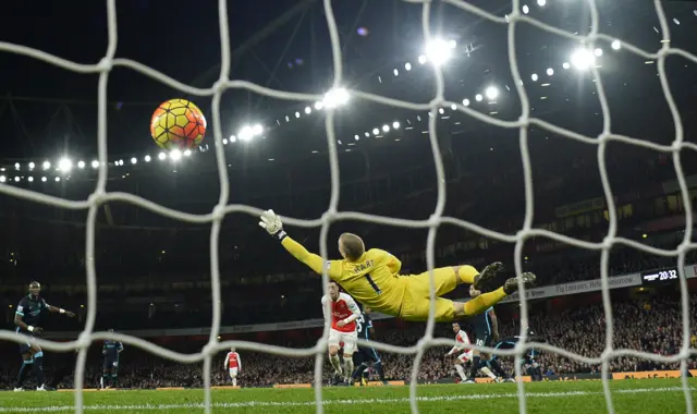 Theo Walcott scores Arsenal's opener