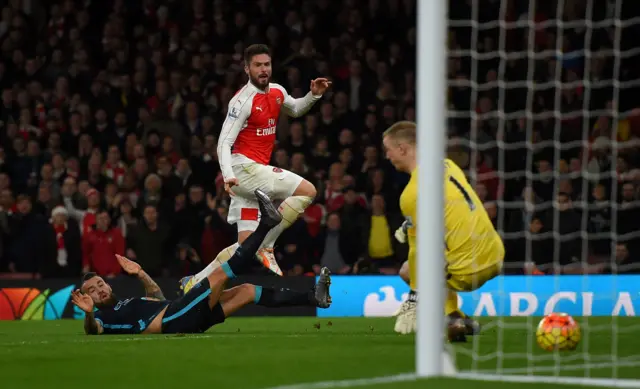 Olivier Giroud scores Arsenal's second