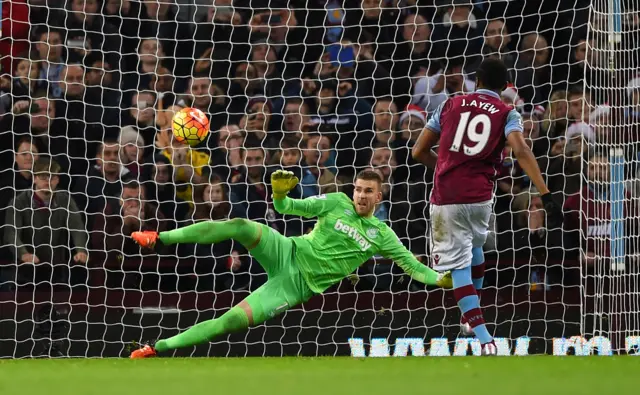 Jordan Ayew scores a penalty