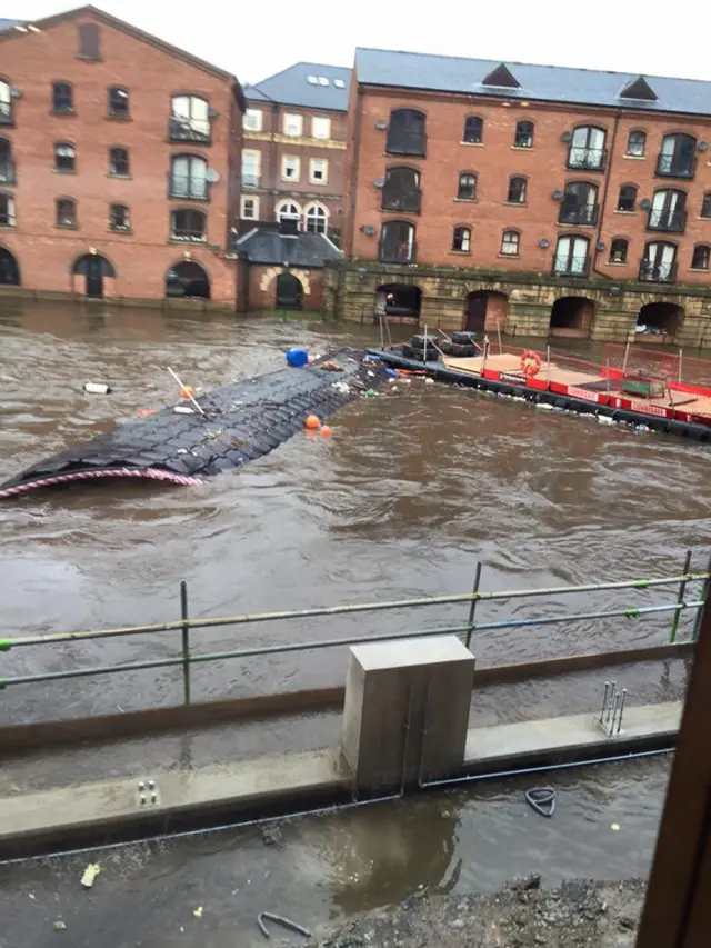 platforms on river aire