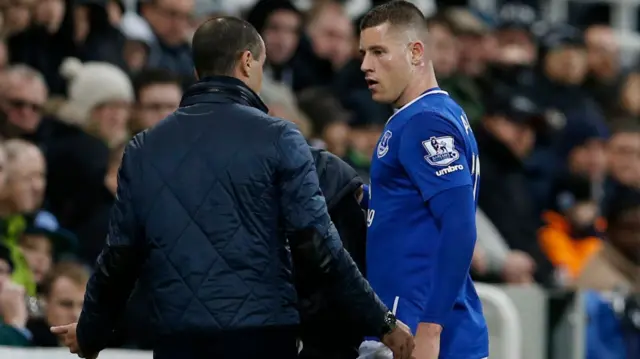 Ross Barkley talks with Roberto Martinez