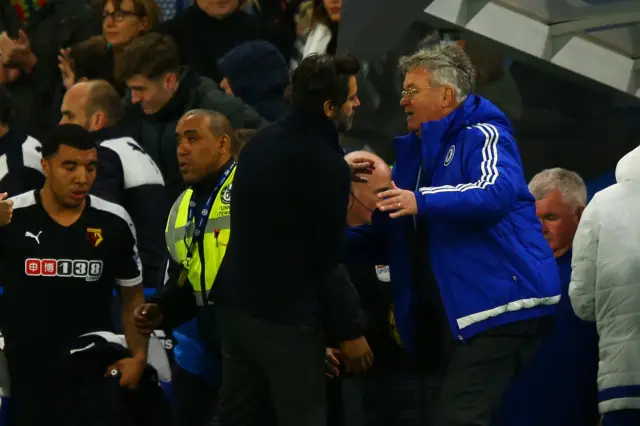 Guus Hiddink shakes hands with Quique Flores