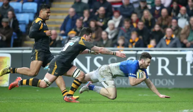 Duncan Taylor scores for Saracens