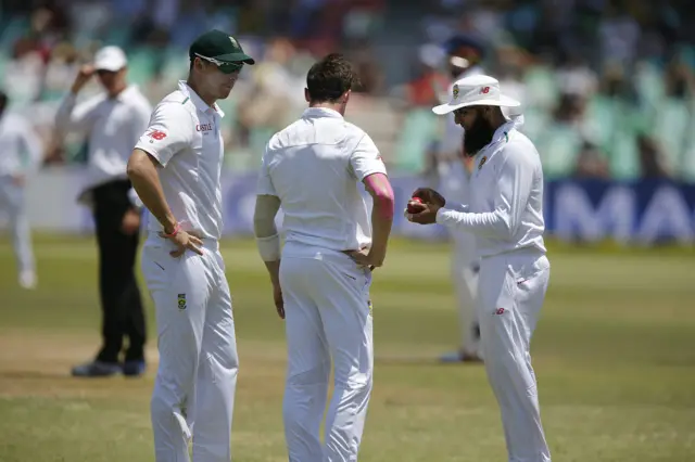 Hashim Amla and Kyle Abbott talk to Dale Steyn