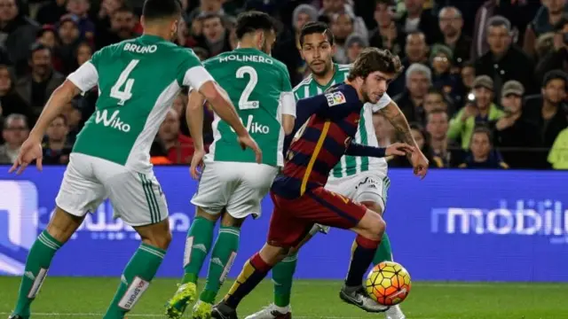 Sergi Roberto with possession