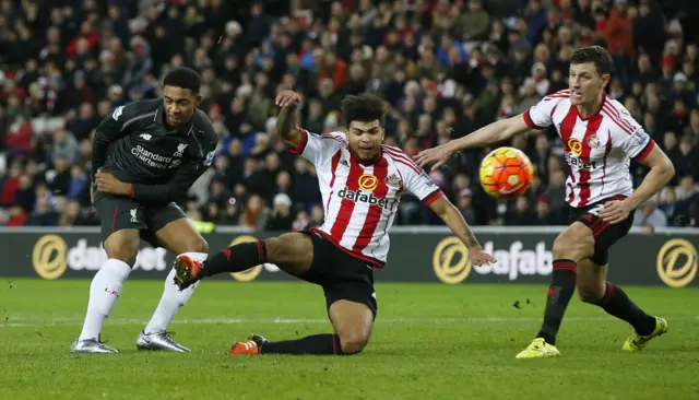 Jordon Ibe shoots